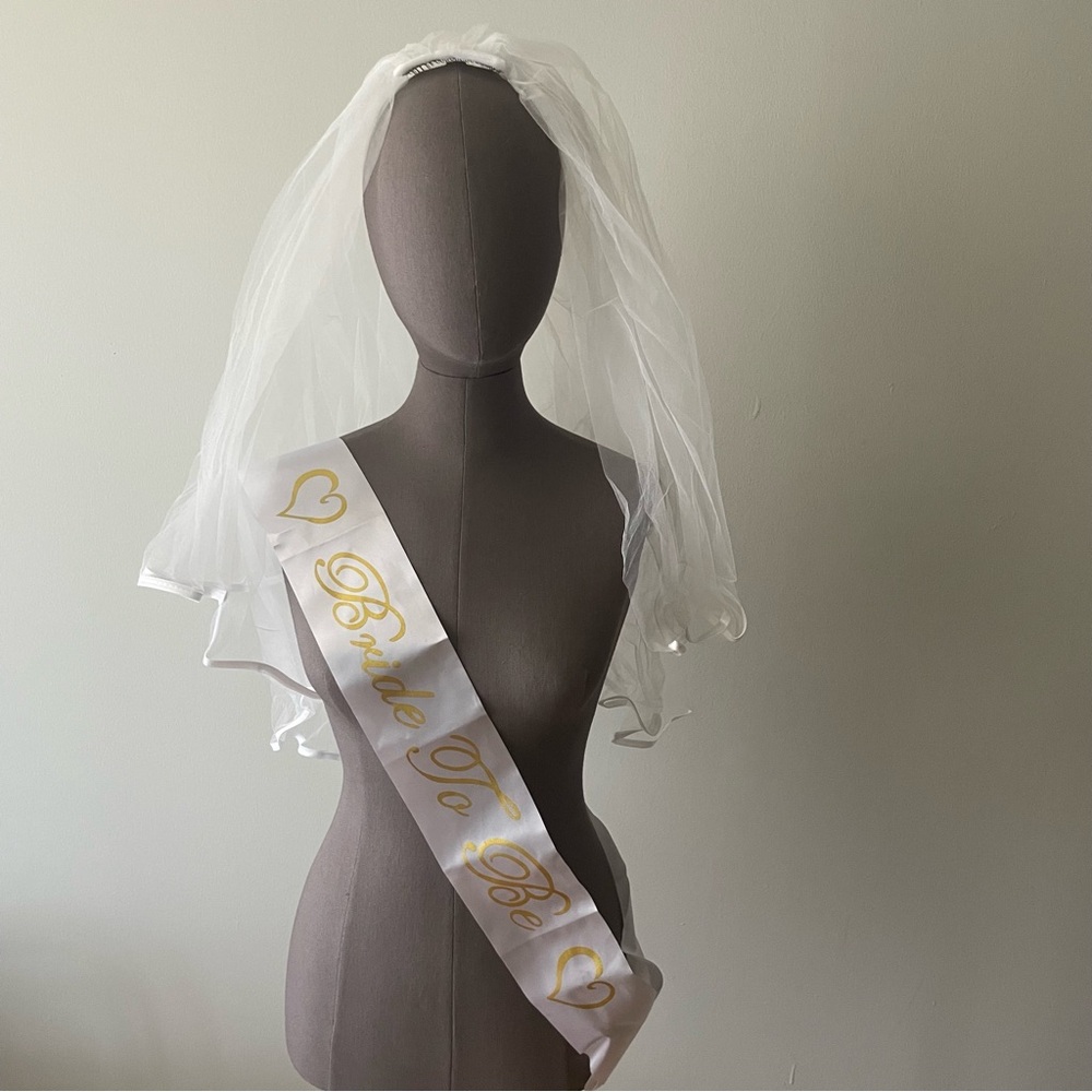 Bride to be sash and combed veil